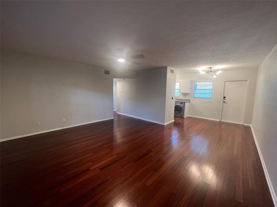 For Rent: $2,200 (2 beds, 1 baths, 900 Square Feet)