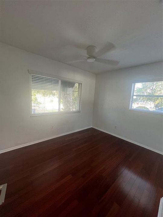 For Rent: $2,200 (2 beds, 1 baths, 900 Square Feet)