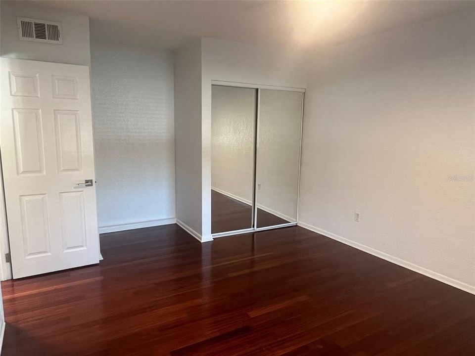 For Rent: $2,200 (2 beds, 1 baths, 900 Square Feet)