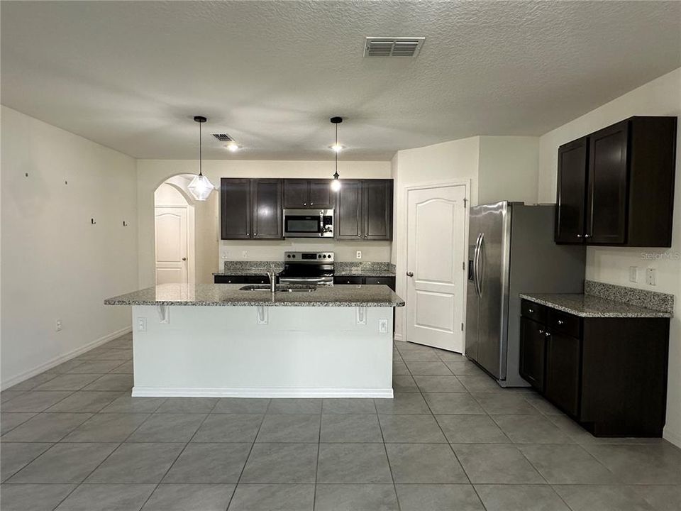 For Rent: $2,400 (4 beds, 2 baths, 1836 Square Feet)