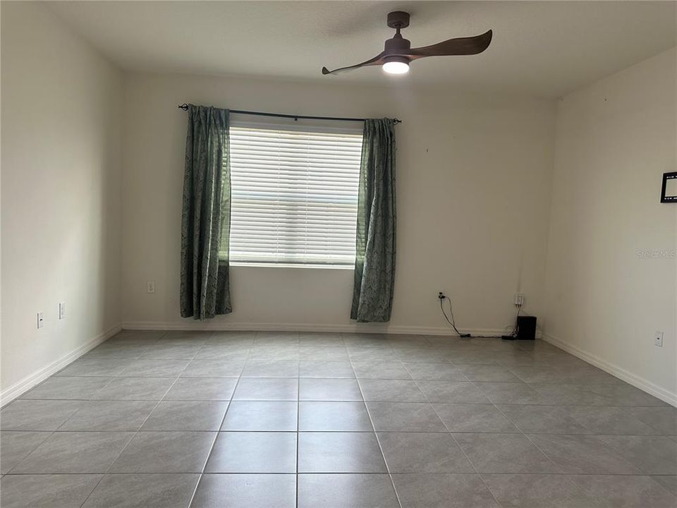 For Rent: $2,400 (4 beds, 2 baths, 1836 Square Feet)