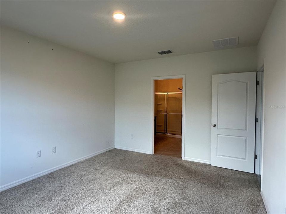 For Rent: $2,400 (4 beds, 2 baths, 1836 Square Feet)