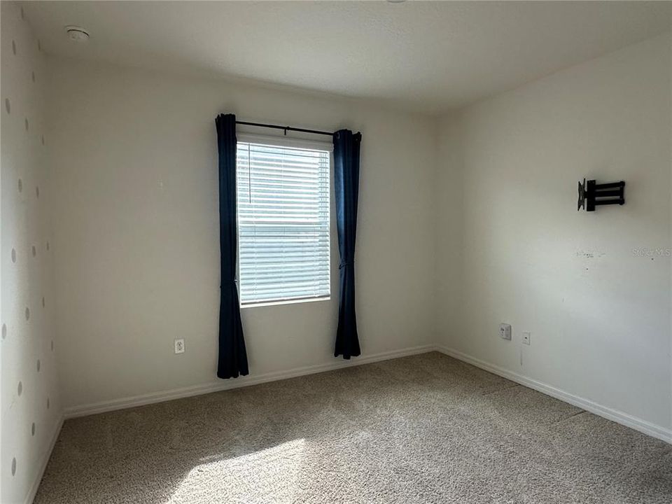 For Rent: $2,400 (4 beds, 2 baths, 1836 Square Feet)