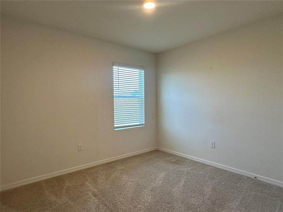 For Rent: $2,400 (4 beds, 2 baths, 1836 Square Feet)