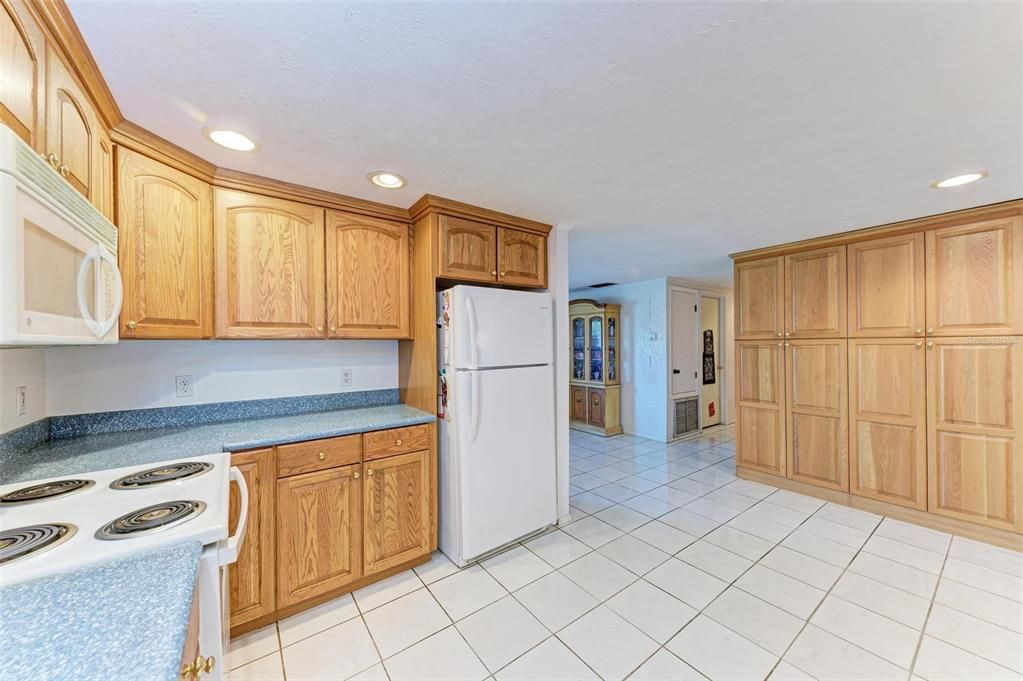 For Sale: $419,900 (3 beds, 2 baths, 1910 Square Feet)