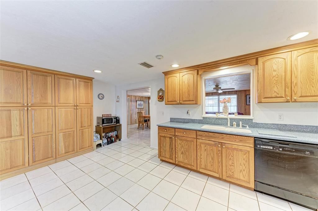 For Sale: $419,900 (3 beds, 2 baths, 1910 Square Feet)