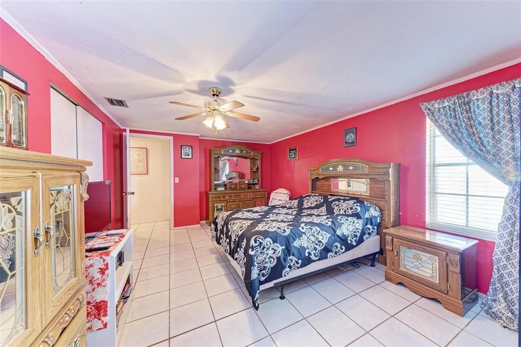 For Sale: $419,900 (3 beds, 2 baths, 1910 Square Feet)