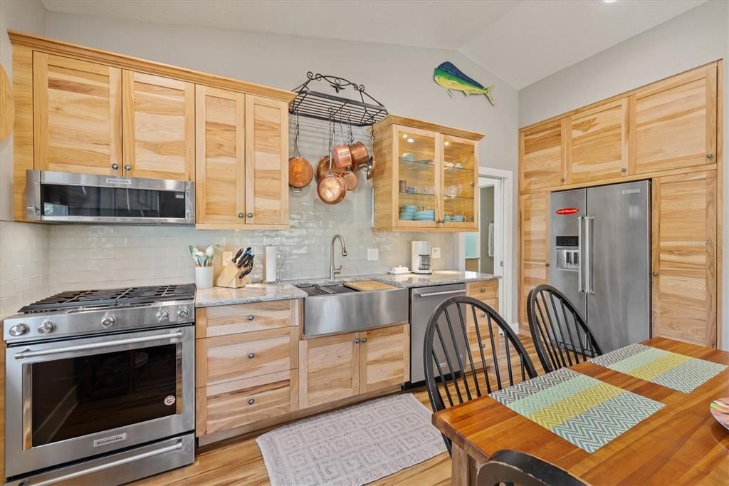 For Sale: $650,000 (1 beds, 1 baths, 1872 Square Feet)