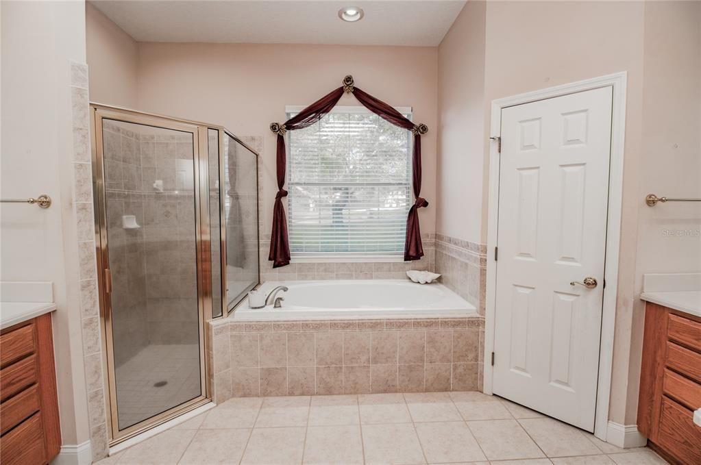 Active With Contract: $650,000 (4 beds, 3 baths, 2772 Square Feet)