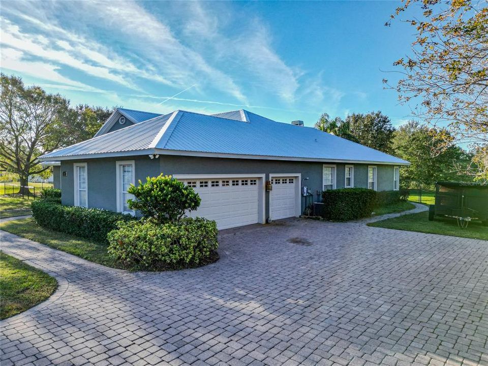 Active With Contract: $650,000 (4 beds, 3 baths, 2772 Square Feet)