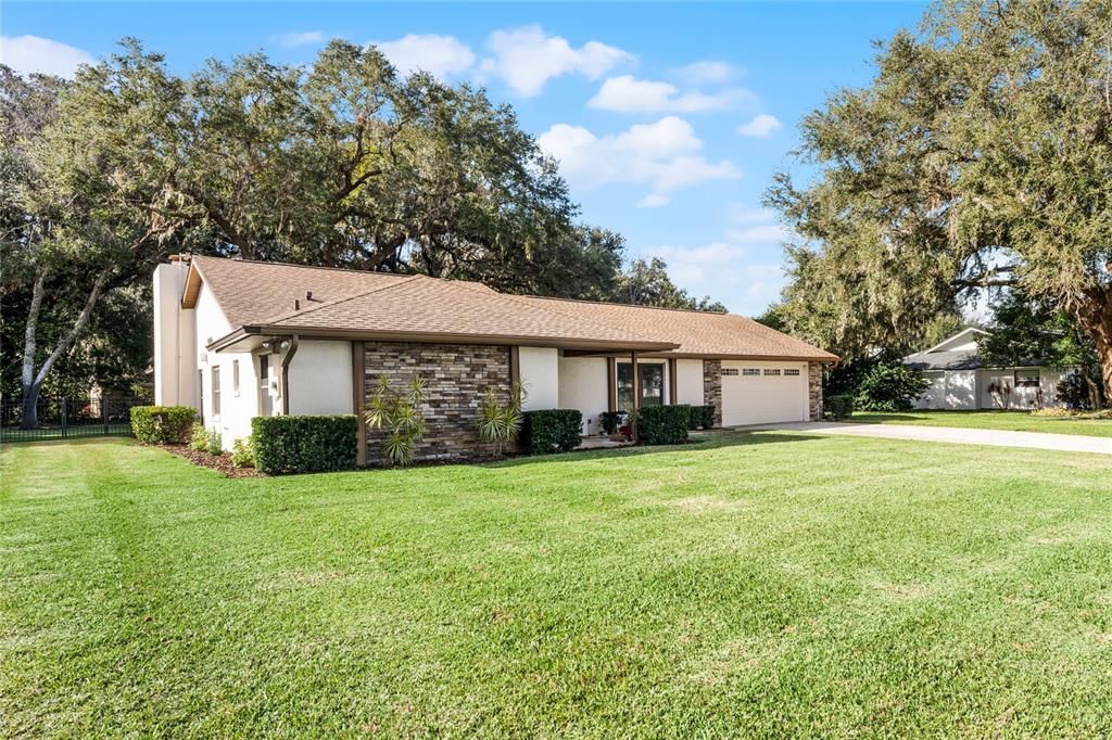 For Sale: $570,000 (3 beds, 2 baths, 2081 Square Feet)