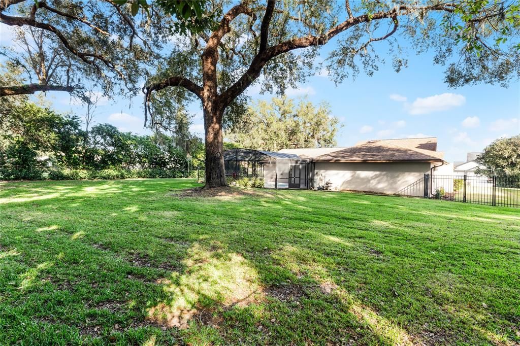 For Sale: $570,000 (3 beds, 2 baths, 2081 Square Feet)