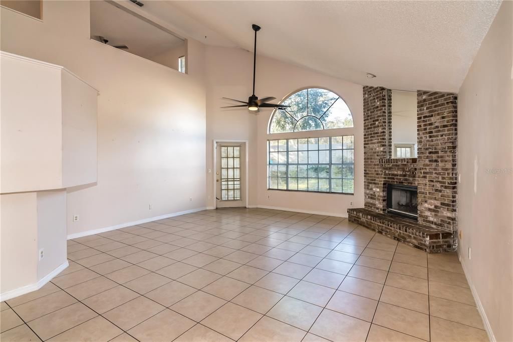 For Rent: $2,200 (3 beds, 2 baths, 1835 Square Feet)