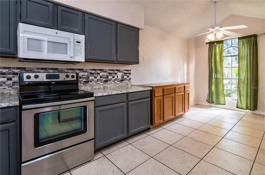 For Rent: $2,200 (3 beds, 2 baths, 1835 Square Feet)