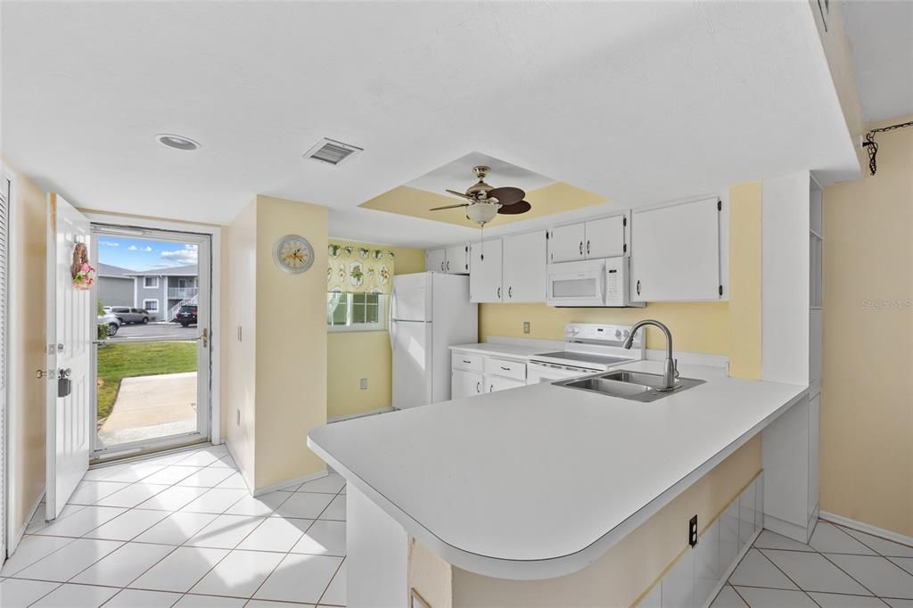 For Sale: $179,000 (2 beds, 2 baths, 1044 Square Feet)