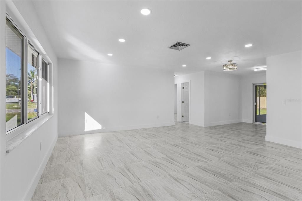 На продажу: $299,900 (3 спален, 2 ванн, 1380 Квадратных фут)