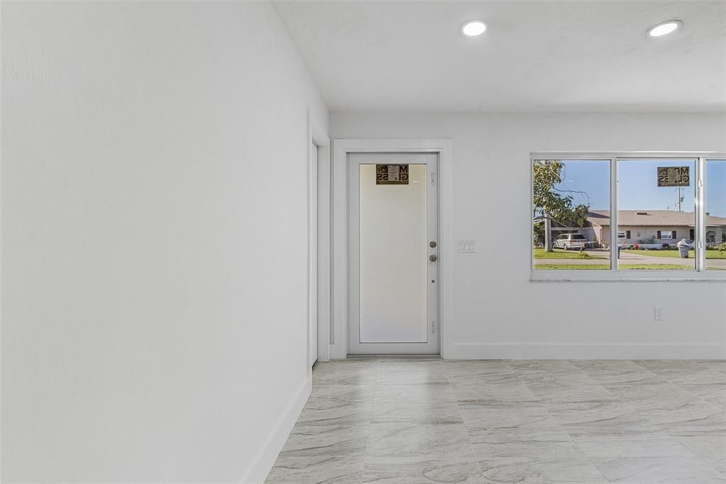 На продажу: $299,900 (3 спален, 2 ванн, 1380 Квадратных фут)