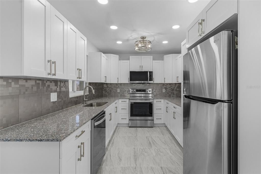 На продажу: $299,900 (3 спален, 2 ванн, 1380 Квадратных фут)