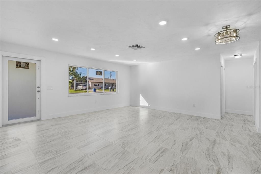 На продажу: $299,900 (3 спален, 2 ванн, 1380 Квадратных фут)