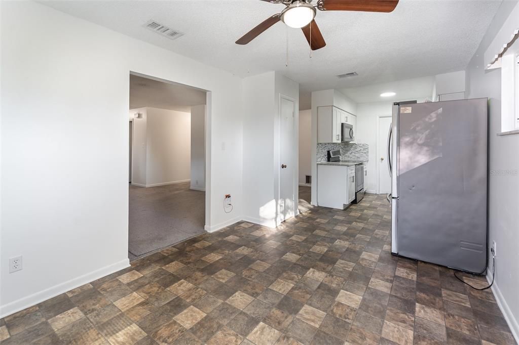 For Sale: $425,000 (3 beds, 2 baths, 1274 Square Feet)