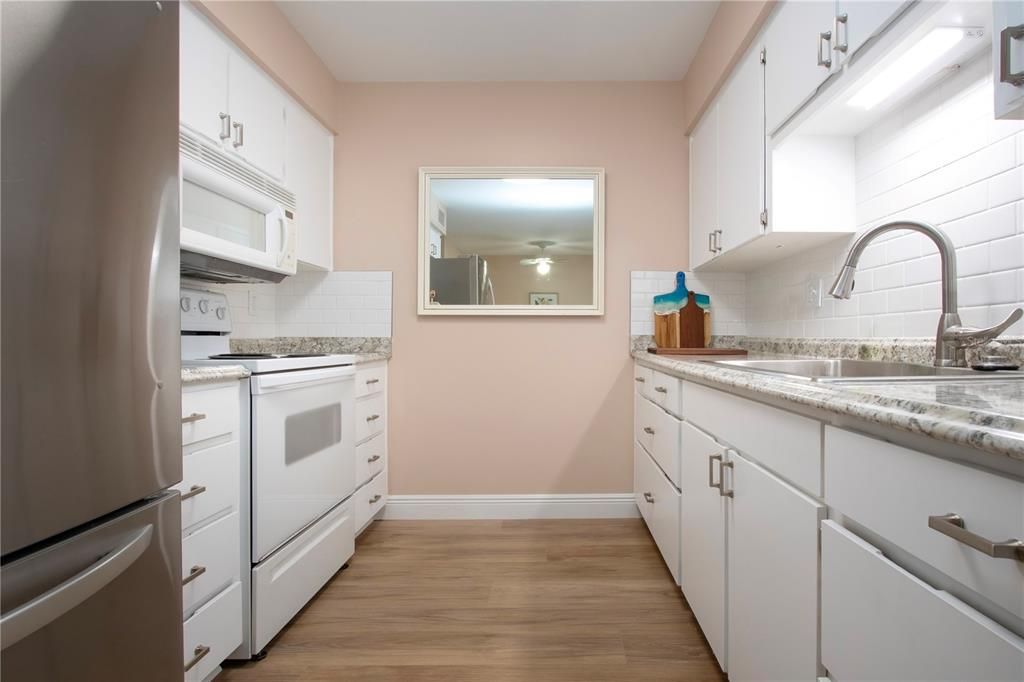 For Sale: $239,000 (2 beds, 1 baths, 1308 Square Feet)