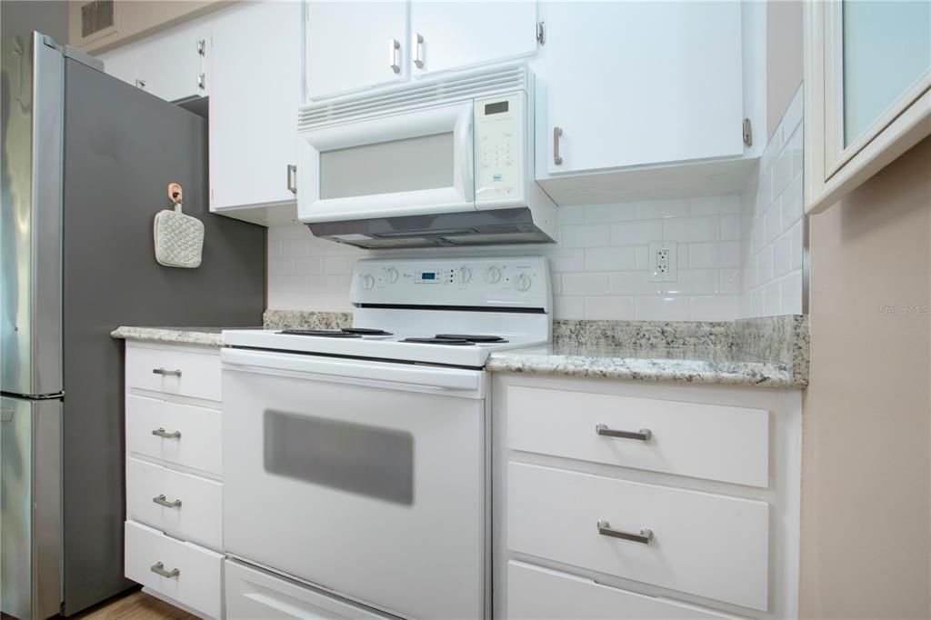 For Sale: $239,000 (2 beds, 1 baths, 1308 Square Feet)