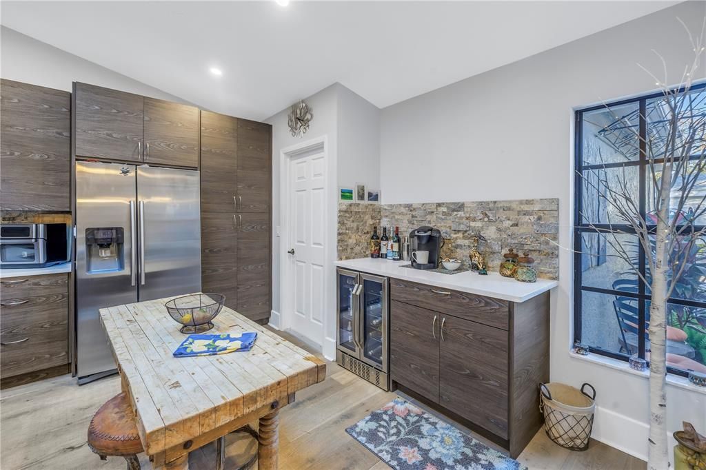 For Sale: $685,000 (2 beds, 2 baths, 1722 Square Feet)