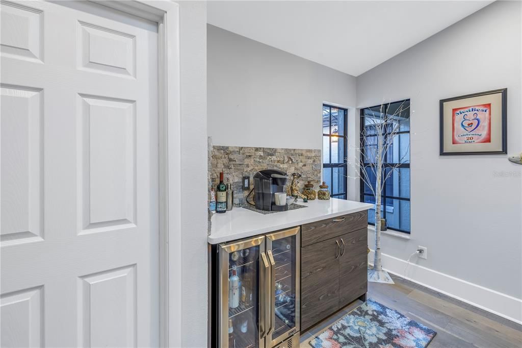 For Sale: $685,000 (2 beds, 2 baths, 1722 Square Feet)