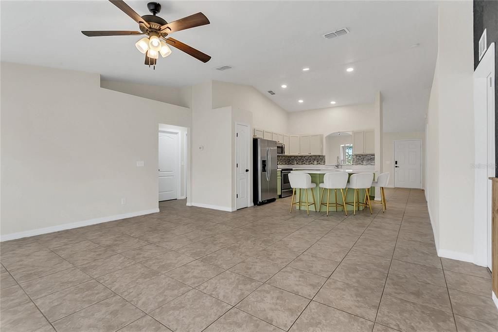 For Sale: $330,000 (4 beds, 2 baths, 1715 Square Feet)