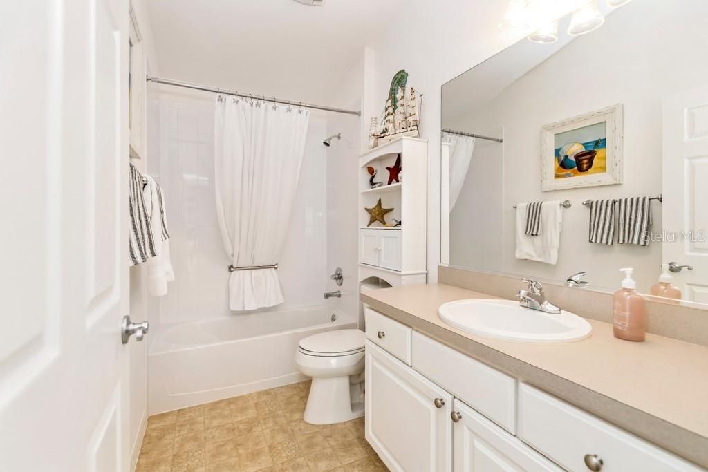 For Sale: $349,900 (3 beds, 2 baths, 1407 Square Feet)