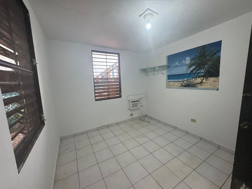 待售: $299,000 (3 贝兹, 1 浴室, 900 平方英尺)