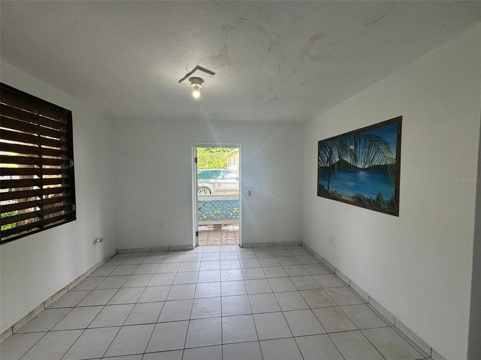 待售: $299,000 (3 贝兹, 1 浴室, 900 平方英尺)