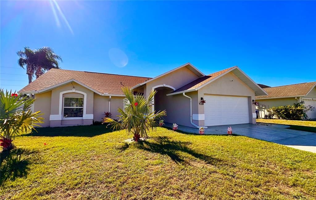 For Sale: $463,000 (3 beds, 2 baths, 1551 Square Feet)