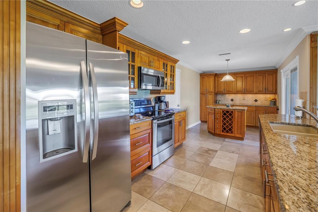 For Sale: $399,000 (2 beds, 2 baths, 1594 Square Feet)