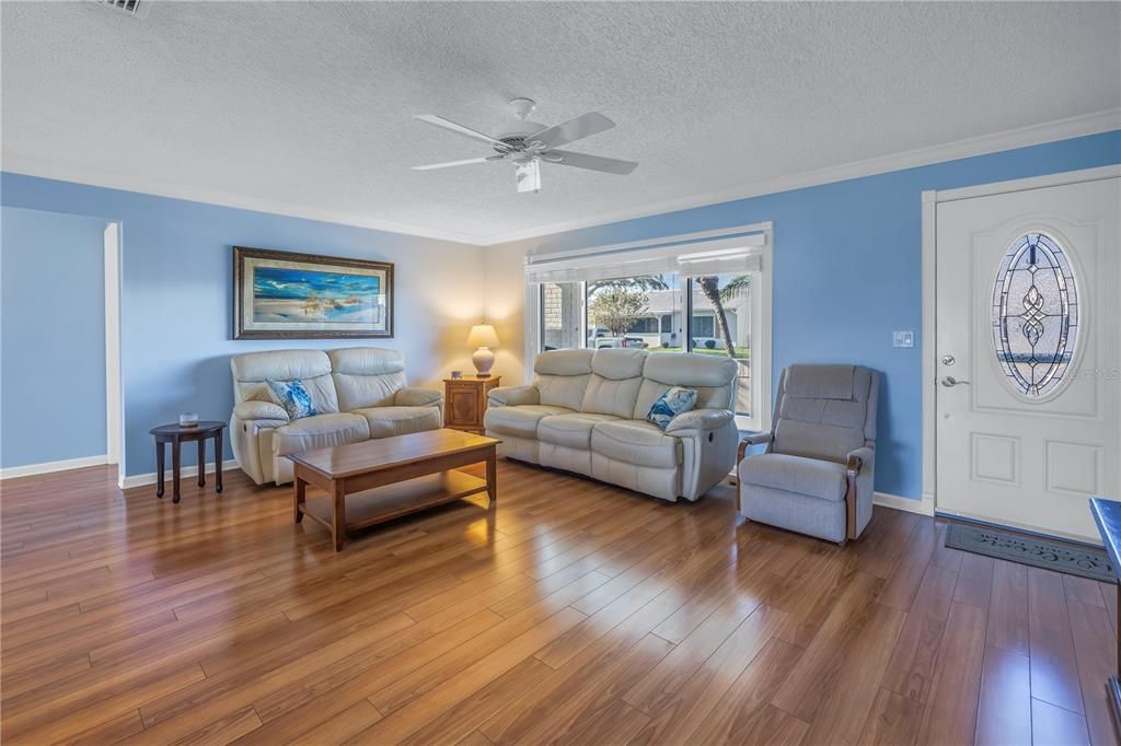 For Sale: $399,000 (2 beds, 2 baths, 1594 Square Feet)