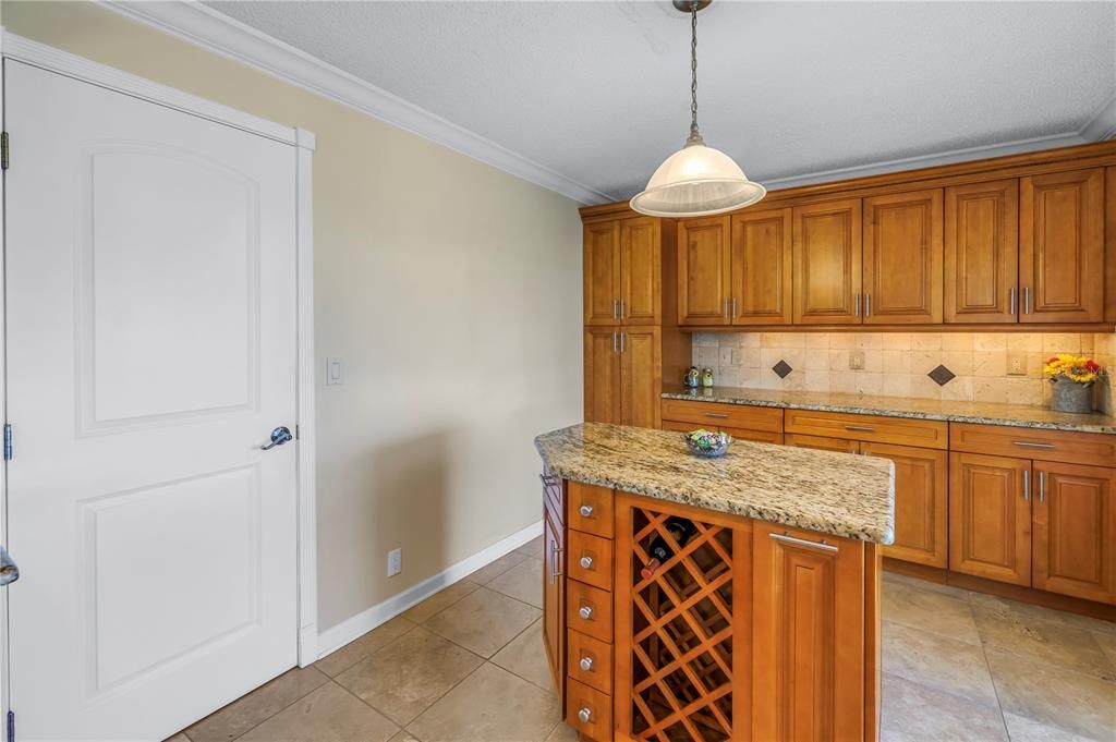 For Sale: $399,000 (2 beds, 2 baths, 1594 Square Feet)