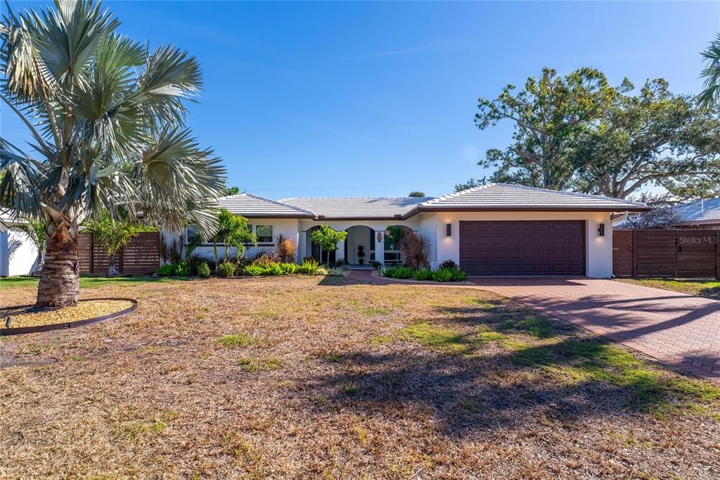 For Sale: $894,900 (3 beds, 2 baths, 1899 Square Feet)