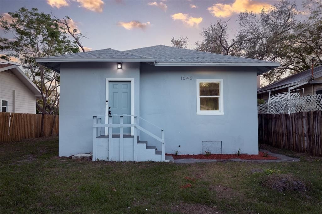 For Sale: $499,999 (3 beds, 2 baths, 1113 Square Feet)