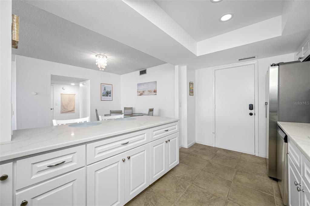 For Sale: $979,000 (2 beds, 2 baths, 1180 Square Feet)