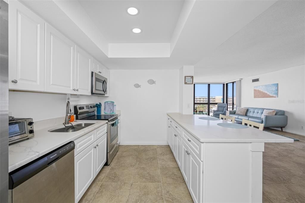 For Sale: $979,000 (2 beds, 2 baths, 1180 Square Feet)