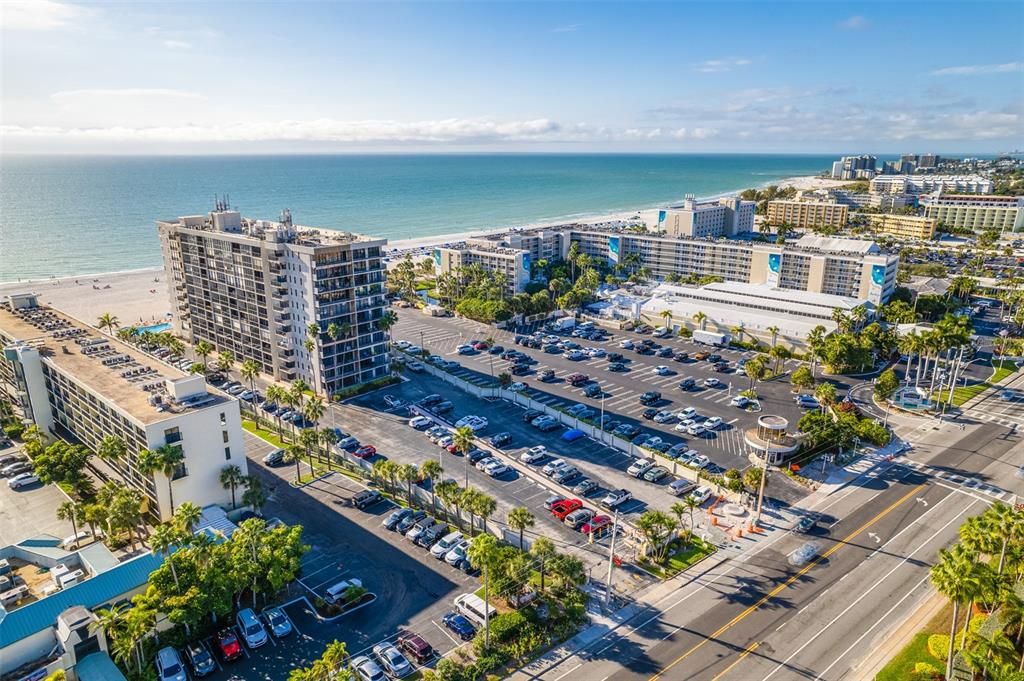 For Sale: $979,000 (2 beds, 2 baths, 1180 Square Feet)