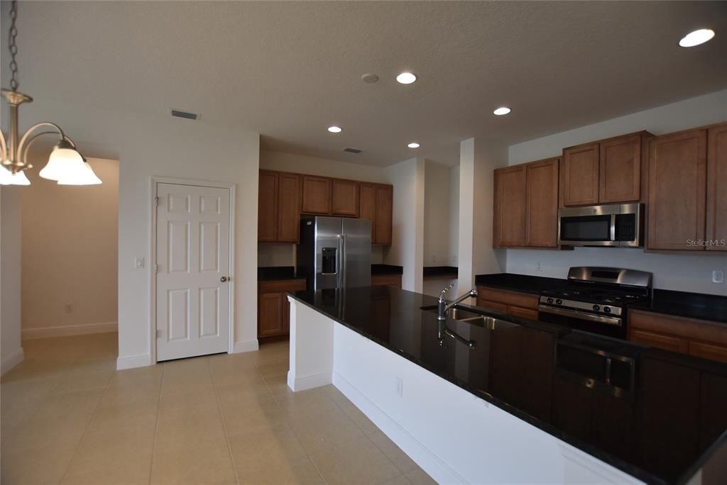 For Rent: $2,675 (3 beds, 2 baths, 2502 Square Feet)