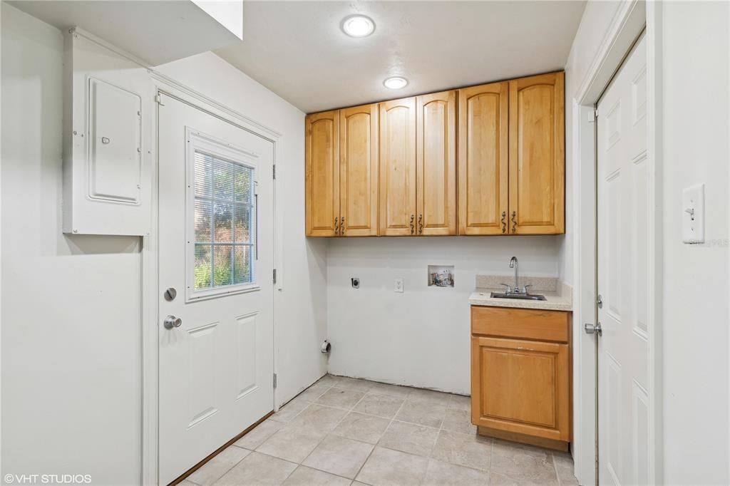 For Sale: $349,000 (3 beds, 2 baths, 1456 Square Feet)