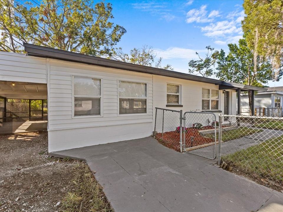 For Sale: $249,990 (3 beds, 2 baths, 1128 Square Feet)