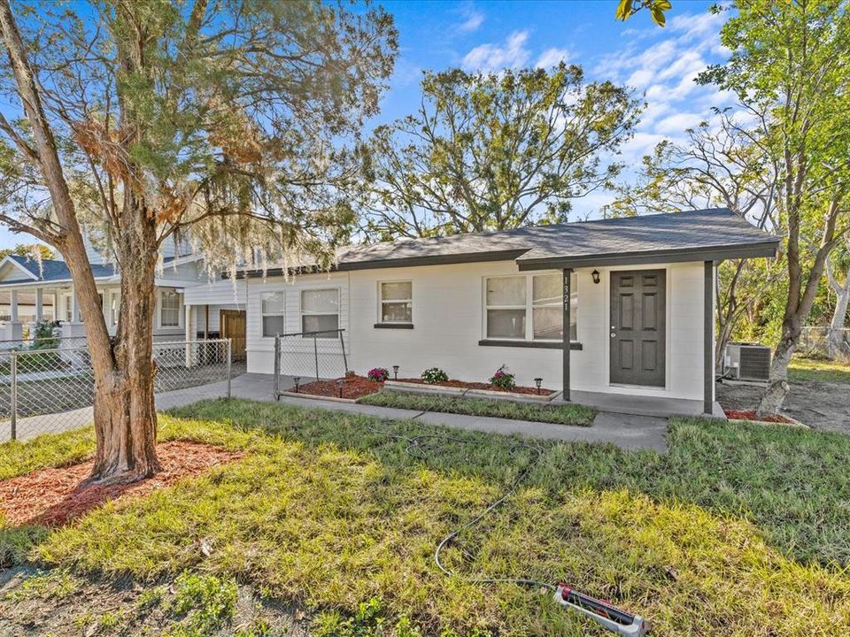 For Sale: $249,990 (3 beds, 2 baths, 1128 Square Feet)