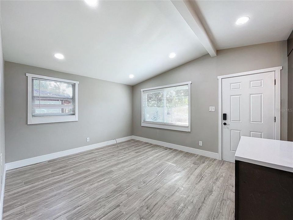 For Sale: $309,900 (3 beds, 2 baths, 858 Square Feet)