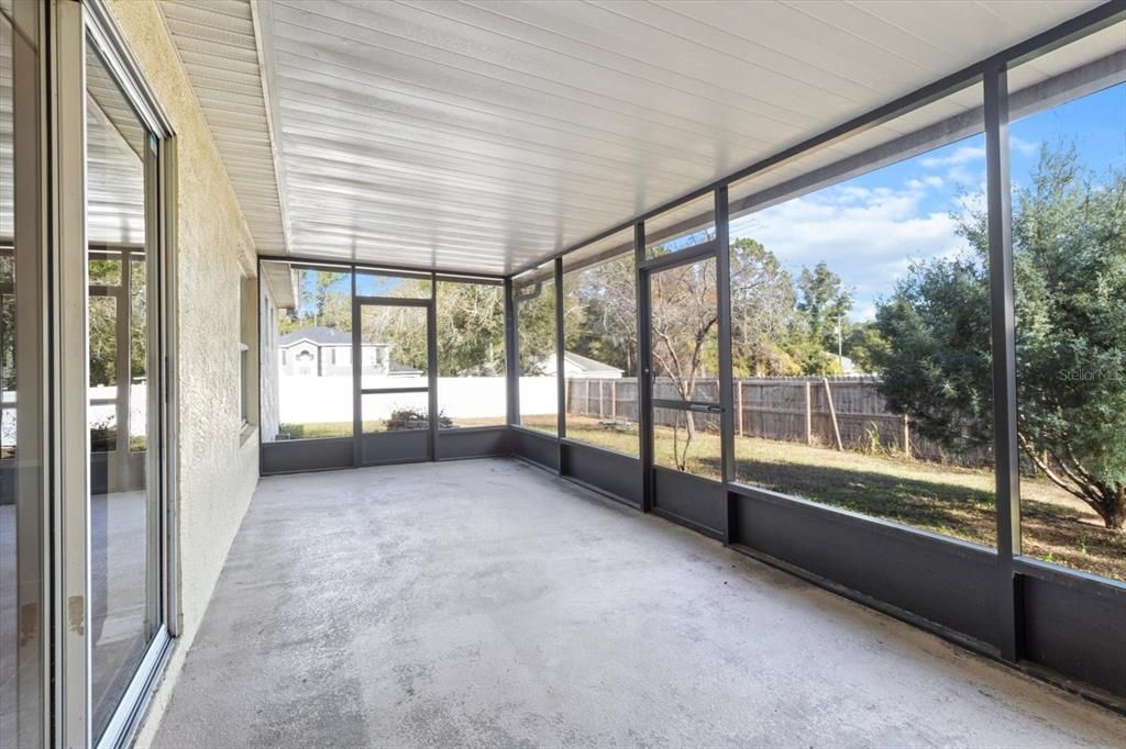 Covered, Screened Lanai