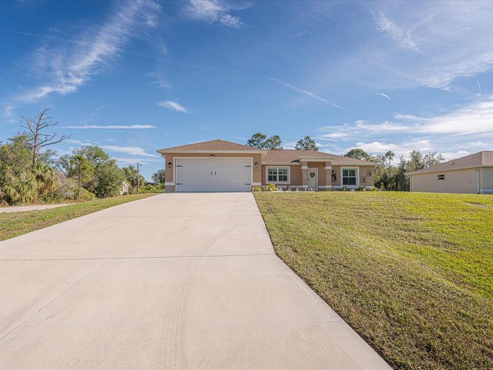 For Sale: $349,000 (3 beds, 2 baths, 1670 Square Feet)