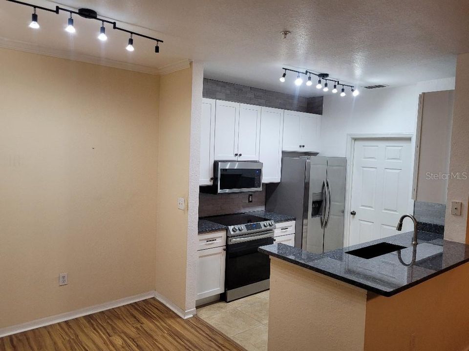 For Sale: $229,000 (2 beds, 2 baths, 1045 Square Feet)