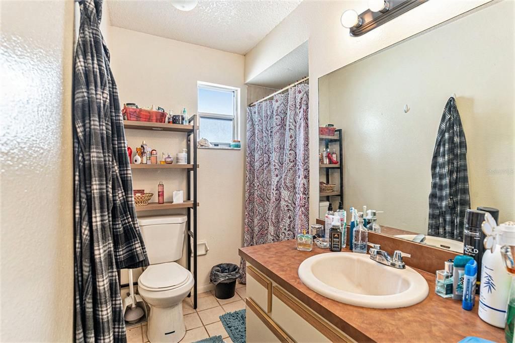 For Sale: $165,000 (2 beds, 2 baths, 932 Square Feet)